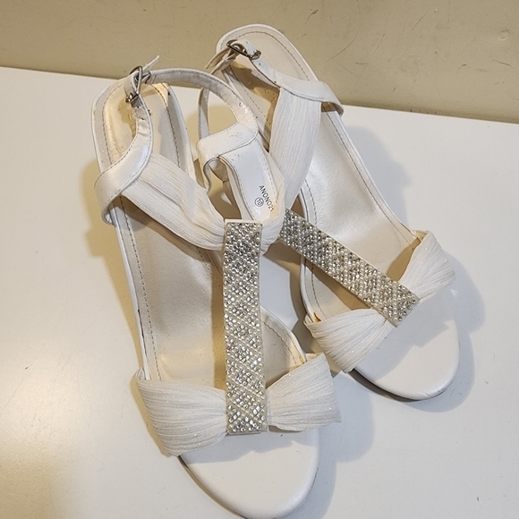 David BRIDAL white Pear and Crystal strap mid heels Sandals size 10 - Picture 11 of 12